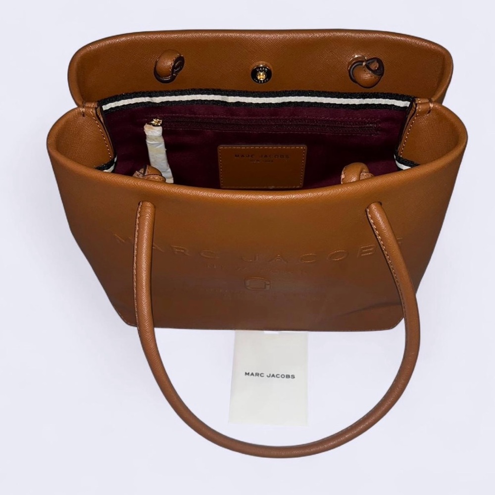 Marc Jacobs “THE SMALL LOGO SHOPPER EAST WEST TOTE”